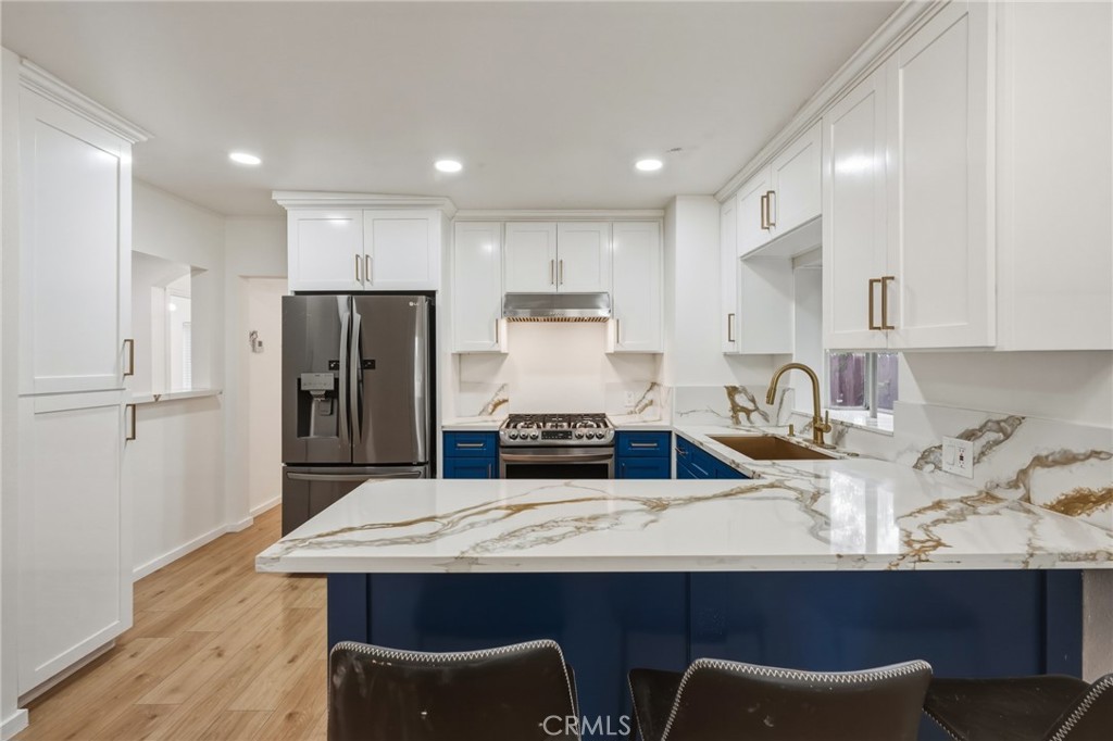 https://media.crmls.org/medias/8050c7da-d769-45f6-907a-778987c4af3d.jpg?preset=X-Large