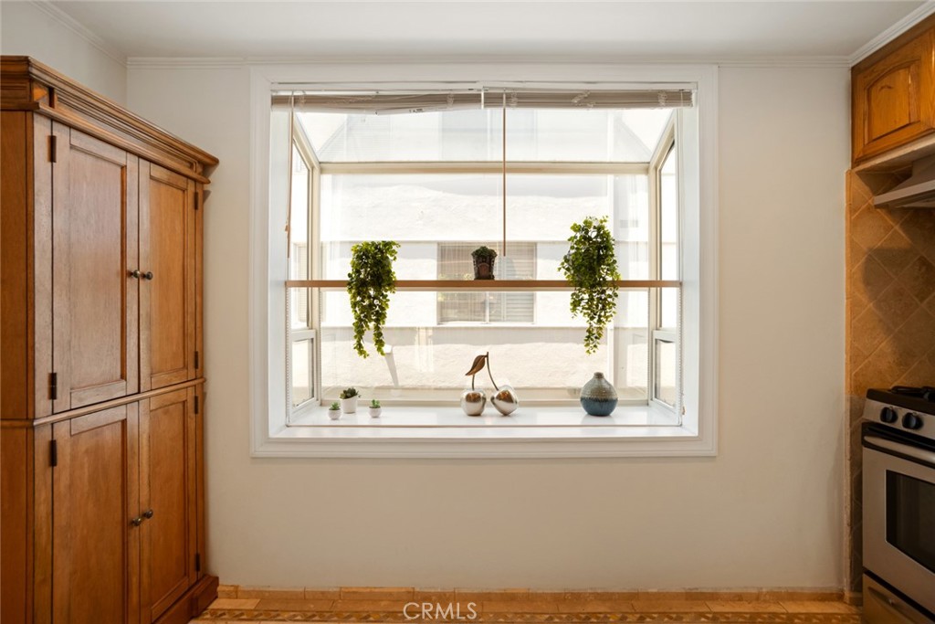 https://media.crmls.org/medias/80516ebf-7316-48e4-b525-cad20ce52b92.jpg?preset=X-Large
