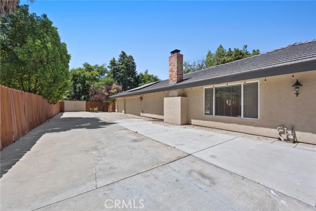 11717 Old Town Road, Bakersfield CA: https://media.crmls.org/medias/8051908f-bfe3-4410-b3f5-3e354d1be0b2.jpg