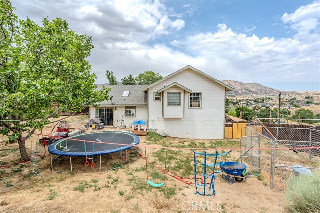 22510 Eagle Way, Tehachapi CA: https://media.crmls.org/medias/80519a41-d168-4d35-b105-f67785224497.jpg