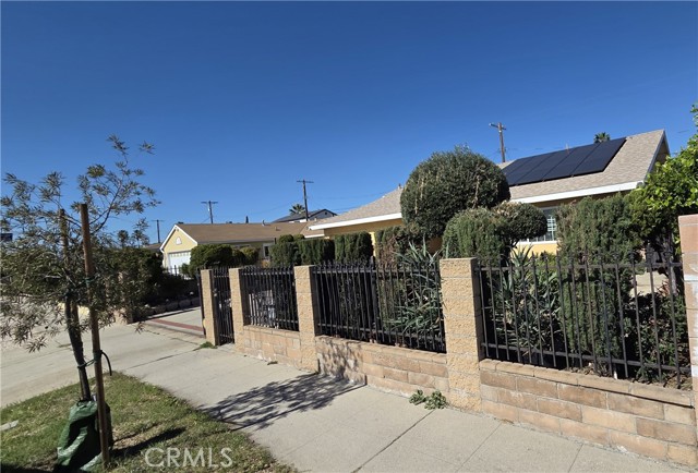 Detail Gallery Image 8 of 8 For 11223 Stagg, Sun Valley,  CA 91352 - 3 Beds | 2 Baths