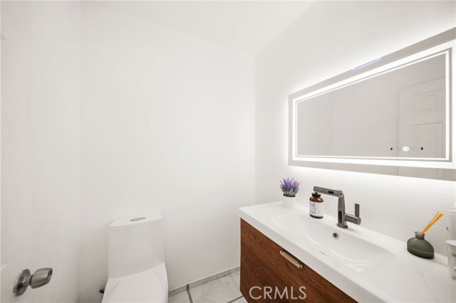 Detail Gallery Image 15 of 27 For 2921 S Sycamore St #E,  Santa Ana,  CA 92707 - 3 Beds | 1/1 Baths