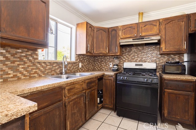 11044 Borden Avenue, Pacoima CA: https://media.crmls.org/medias/8053ae26-a3d9-447f-a632-0148246e363d.jpg