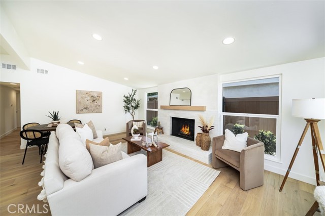 Detail Gallery Image 3 of 34 For 229 East Wilson Street, Costa Mesa,  CA 92627 - 3 Beds | 2 Baths
