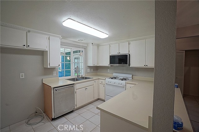 Detail Gallery Image 5 of 11 For 1152 Athena Ct, Riverside,  CA 92507 - 3 Beds | 2 Baths