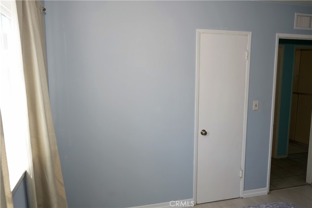 https://media.crmls.org/medias/805612eb-782a-4c43-b313-745aaf92cdfe.jpg?preset=X-Large
