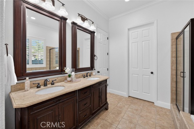 Detail Gallery Image 30 of 44 For 1563 E via Mirasol, Fresno,  CA 93730 - 4 Beds | 3 Baths