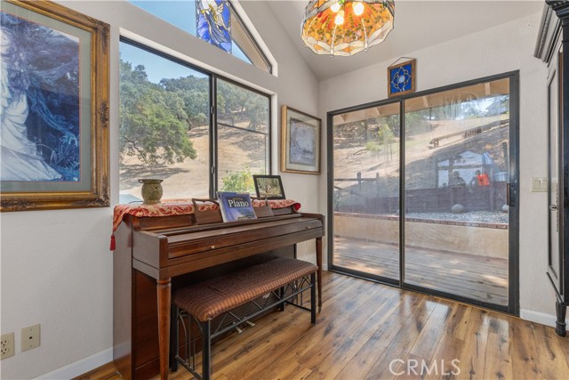 9555 Santa Cruz Road, Atascadero CA: https://media.crmls.org/medias/80566d12-d136-4f80-a36b-66931286d17b.jpg
