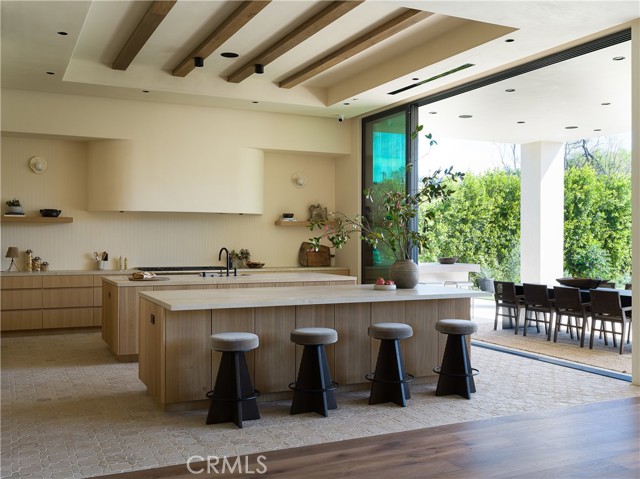 5824 Manton Avenue, Woodland Hills CA: https://media.crmls.org/medias/805705af-543a-48be-9771-0d5218333623.jpg