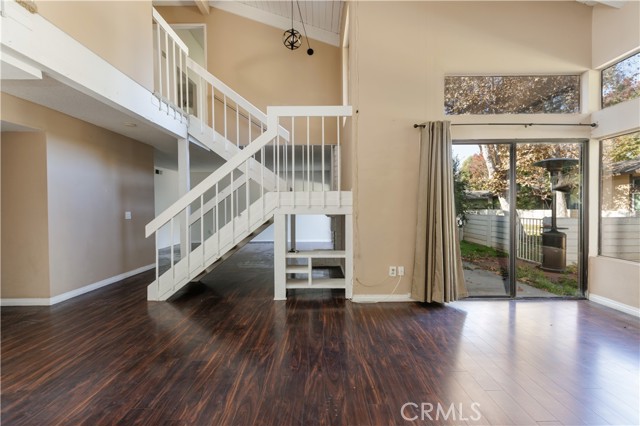 Detail Gallery Image 3 of 16 For 2512 N Tustin #D,  Santa Ana,  CA 92705 - 4 Beds | 2/1 Baths