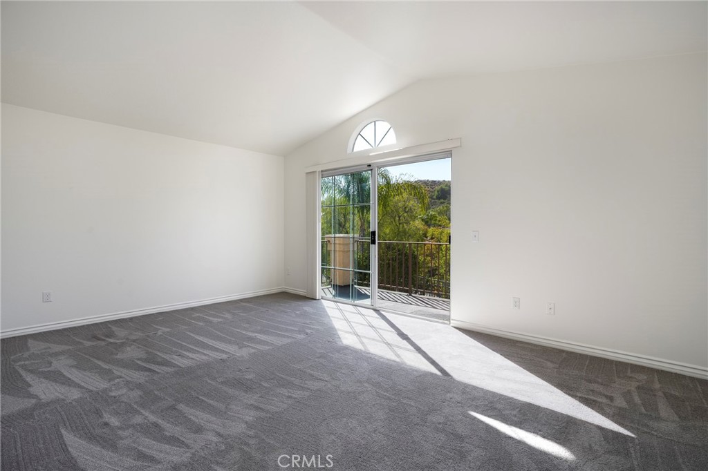 https://media.crmls.org/medias/8059b3c8-3095-4423-bbfa-aad94c70f869.jpg?preset=X-Large