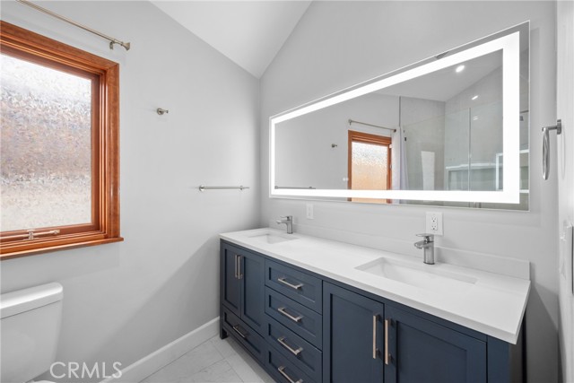 5624 Freeman Avenue, La Crescenta CA: https://media.crmls.org/medias/8059c9f0-3af8-43b8-9b11-ddf208404bfb.jpg