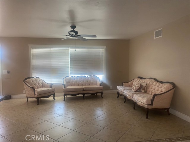 Detail Gallery Image 4 of 19 For 600 Lassen Way, Hemet,  CA 92543 - 3 Beds | 2 Baths