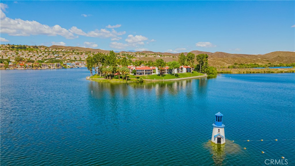 https://media.crmls.org/medias/805a6ec1-d58e-4bc7-baac-b97a31c769fd.jpg?preset=X-Large