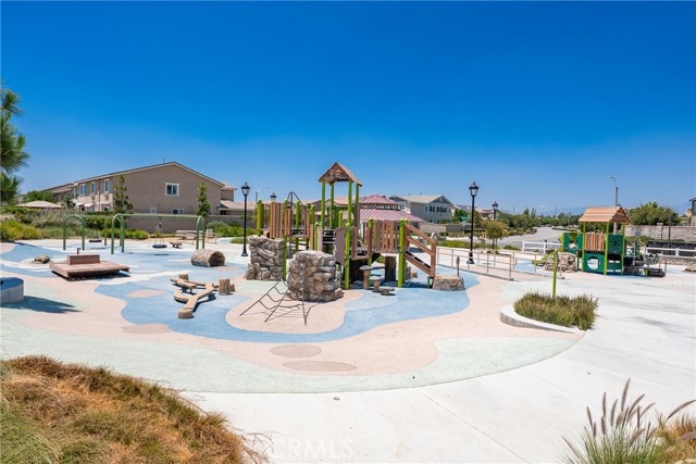 12010 Santiam Court, Jurupa Valley CA: https://media.crmls.org/medias/805a79fe-3d25-48e2-90d9-c45265c805b2.jpg