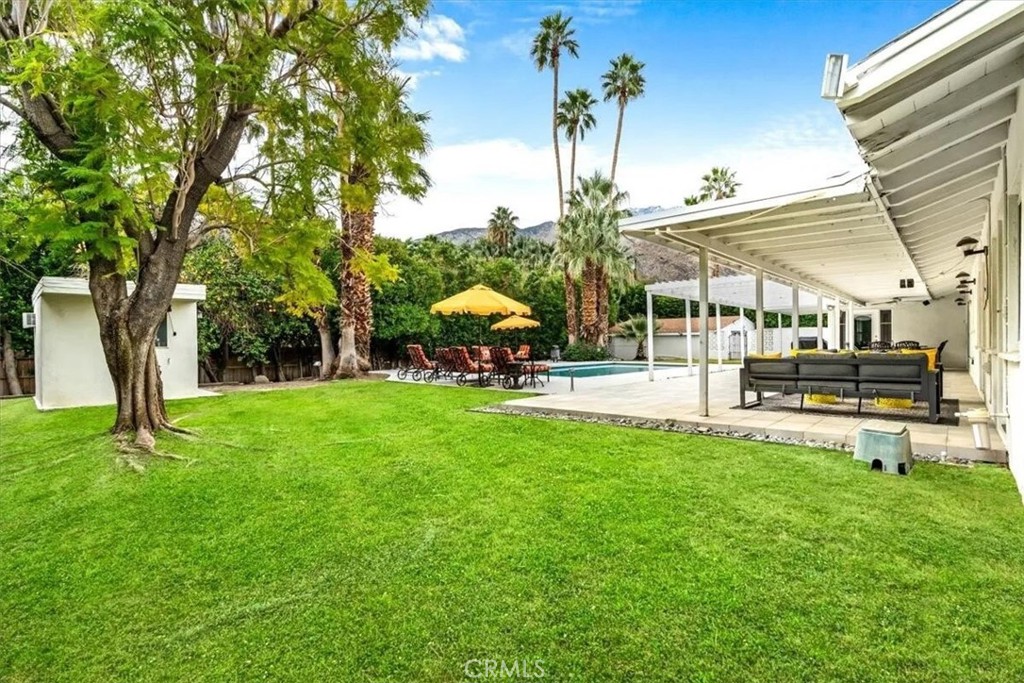 https://media.crmls.org/medias/805b2085-5ec0-452d-979c-f03ef1b34b40.jpg?preset=X-Large