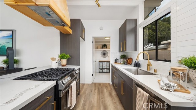 Kitchen leads to laundry room