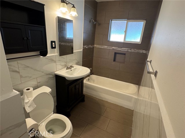 Image 14 of 29 For 926 Griffith Way