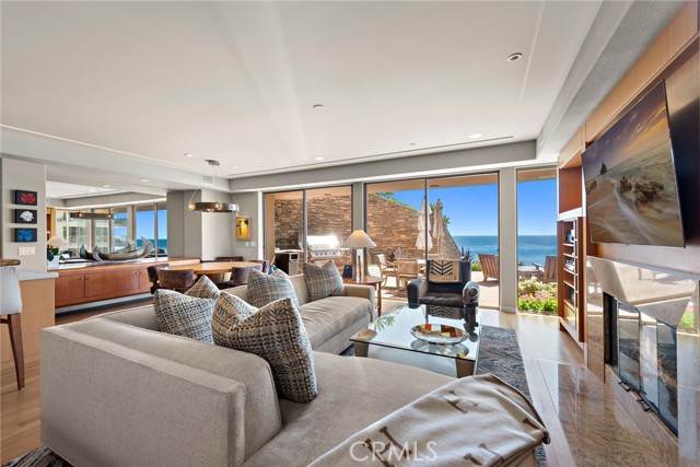 Detail Gallery Image 9 of 38 For 1603 S Coast Hwy #F,  Laguna Beach,  CA 92651 - 3 Beds | 2/1 Baths
