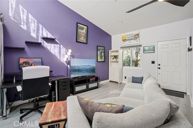 Detail Gallery Image 7 of 24 For 11377 Osborne Pl #13,  Sylmar,  CA 91342 - 2 Beds | 2/1 Baths