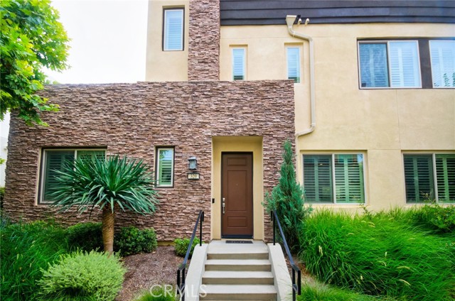 320 Magnet, Irvine CA: https://media.crmls.org/medias/805e1d06-de25-4a89-926f-e9e486e54db8.jpg