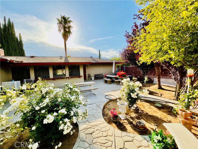 10195 Shangri La Avenue, Hesperia CA: https://media.crmls.org/medias/805e511f-6413-4fb4-ad97-1f69a34137cf.jpg