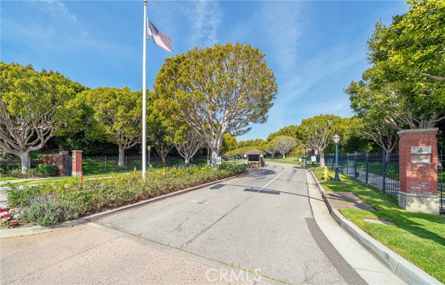 4 Santa Cruz Court, Manhattan Beach CA: https://media.crmls.org/medias/805eab8a-86e3-4eec-b4b6-72e7c6c38bc6.jpg