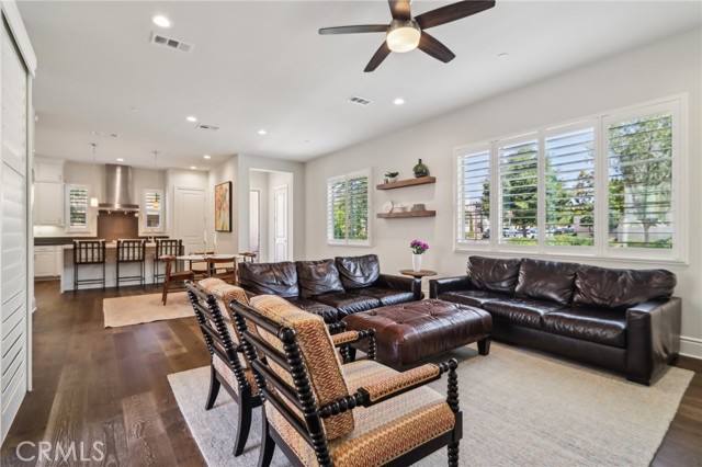 Detail Gallery Image 5 of 44 For 132 Interval, Irvine,  CA 92618 - 3 Beds | 2/2 Baths