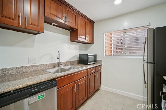 Detail Gallery Image 10 of 39 For 1044 Cabrillo Park Dr #B,  Santa Ana,  CA 92701 - 2 Beds | 1 Baths
