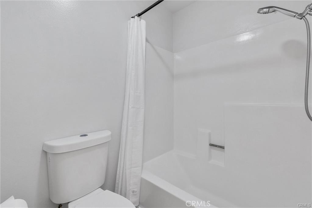 https://media.crmls.org/medias/8060c77f-ed71-420d-aba5-74a51f4cfad5.jpg?preset=X-Large
