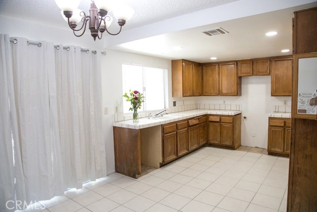 Detail Gallery Image 6 of 10 For 1003 Lightcap St, Lancaster,  CA 93535 - 2 Beds | 2 Baths