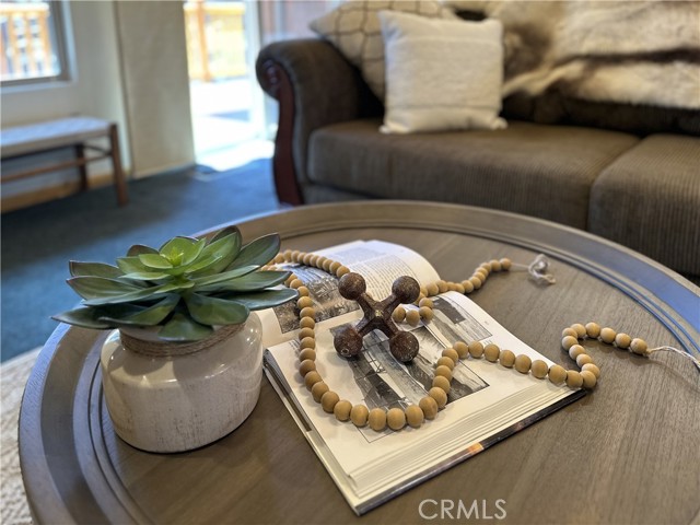 379 Fawntrail Place, Big Bear Lake CA: https://media.crmls.org/medias/8061c6ba-026c-43d7-9305-82ef284dc200.jpg