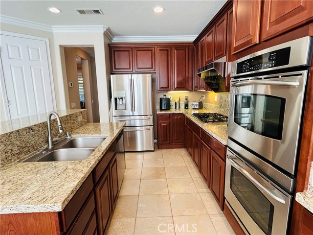 5803 Green Pine Court, Rancho Cucamonga CA: https://media.crmls.org/medias/8061cae4-6c3a-4aa2-8d1c-b1adffb1d35e.jpg