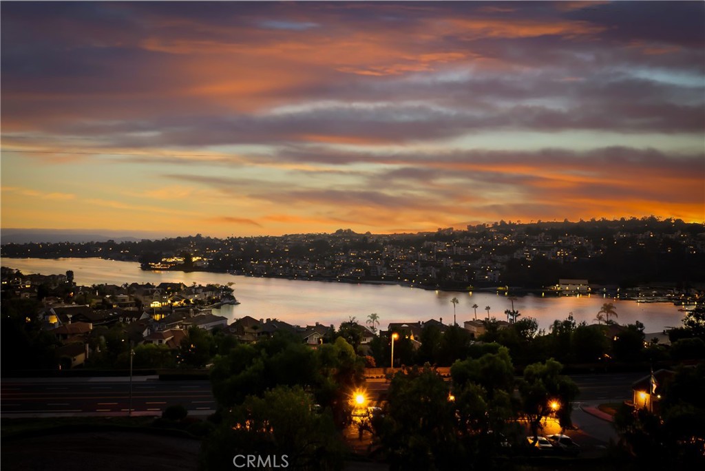 https://media.crmls.org/medias/8062695b-cabf-4e5d-b972-3a109aa14869.jpg?preset=X-Large