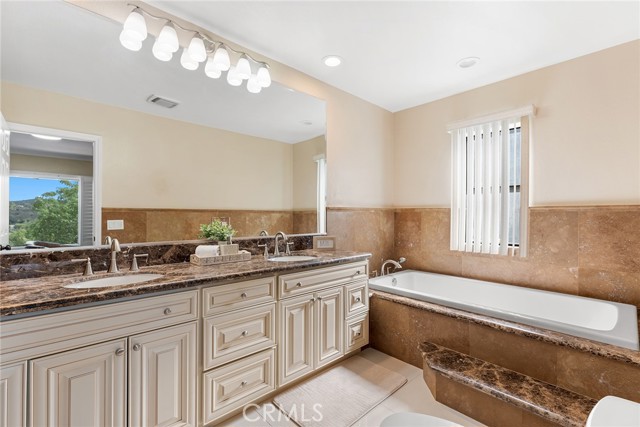 5005 Delita Place, Woodland Hills CA: https://media.crmls.org/medias/80627d54-b635-4ec1-96e6-5c6f59064a30.jpg