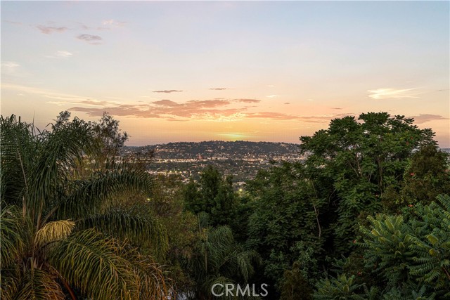 3916 Carnavon Way, Los Angeles CA: https://media.crmls.org/medias/8062d6e5-a27e-4daf-a278-7428e2448a2b.jpg