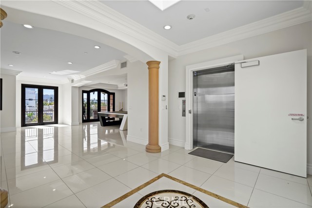 462 S Maple Drive, Beverly Hills CA: https://media.crmls.org/medias/8063b2a1-8919-43f0-8e34-142bd43c5418.jpg