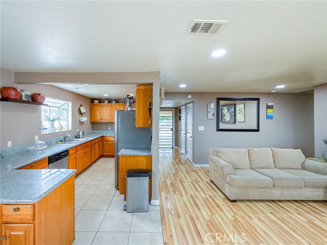 Detail Gallery Image 12 of 47 For 45431 Sancroft Ave, Lancaster,  CA 93535 - 4 Beds | 2 Baths