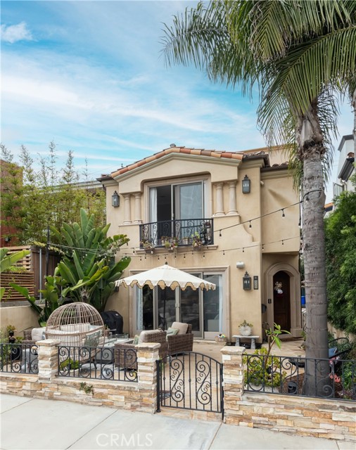 351 30th Street, Hermosa Beach, California 90254, 4 Bedrooms Bedrooms, ,3 BathroomsBathrooms,Residential,For Sale,30th,SB25124501