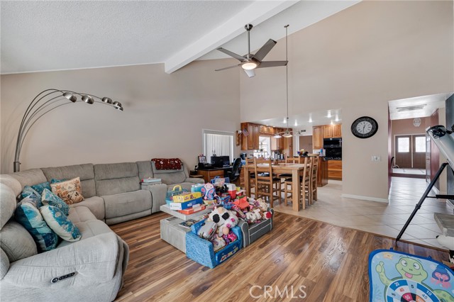13329 Mission Tierra Way, Granada Hills CA: https://media.crmls.org/medias/8065e014-1cae-425e-bbb8-043d04025298.jpg