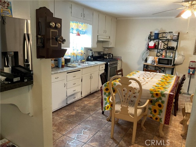 Detail Gallery Image 8 of 16 For 915 R St, Merced,  CA 95341 - 3 Beds | 1 Baths