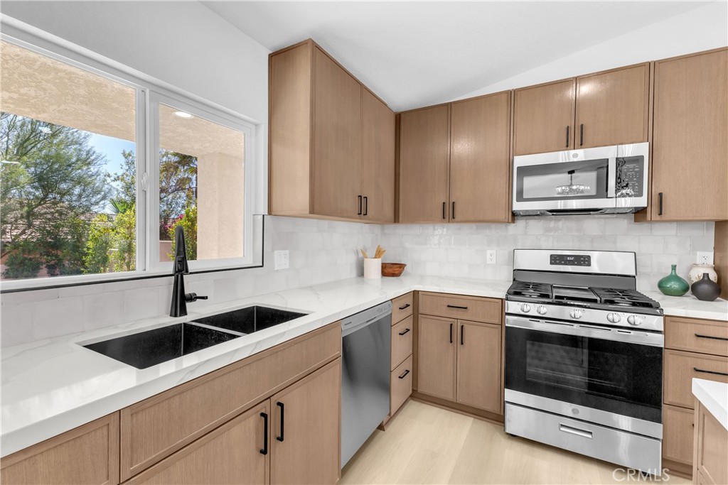 MLS #PW25256008 image #2