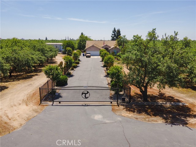 6839 Mercedes Avenue, Winton CA: https://media.crmls.org/medias/8066a466-946f-499c-b8b0-57c005f99049.jpg