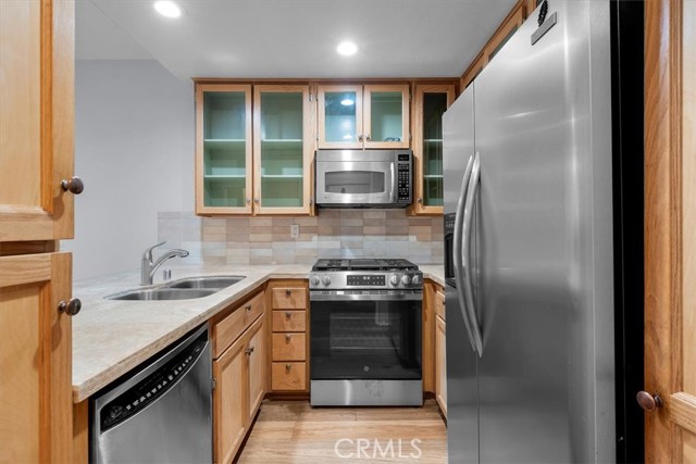 8505 Gulana Avenue, Playa del Rey CA: https://media.crmls.org/medias/8067d249-34dd-47ba-bd81-301243719cd0.jpg