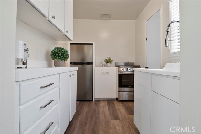 Detail Gallery Image 6 of 20 For 215 29th St #B,  Newport Beach,  CA 92663 - 1 Beds | 1 Baths