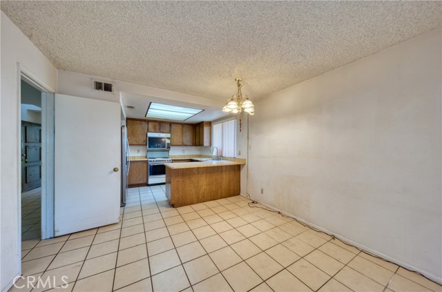 Detail Gallery Image 10 of 33 For 267 Linwood Ave #E,  Monrovia,  CA 91016 - 2 Beds | 2/1 Baths