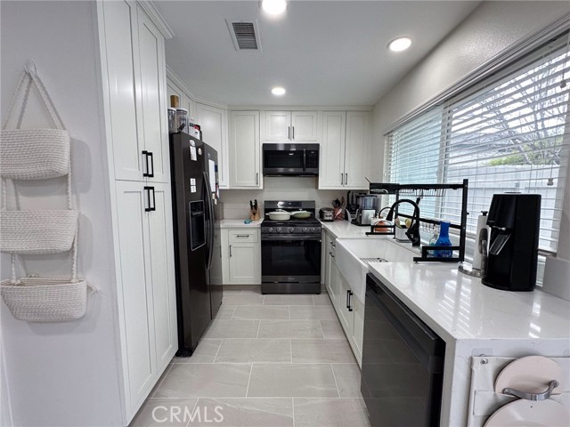 Detail Gallery Image 1 of 12 For 9715 Bickley Dr, Huntington Beach,  CA 92646 - 2 Beds | 1/1 Baths