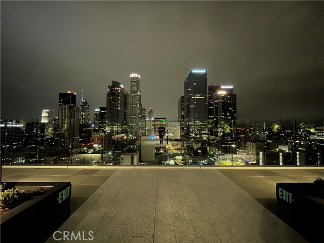 400 S Broadway, Los Angeles CA: https://media.crmls.org/medias/8068eb0e-3b89-4789-94f9-49336ac19c15.jpg