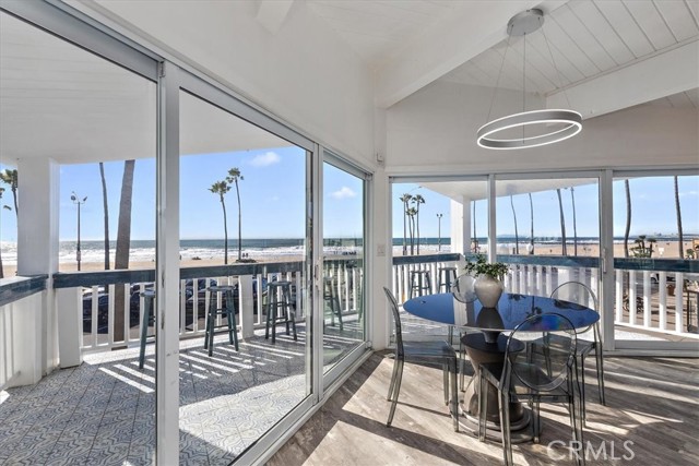 Detail Gallery Image 5 of 27 For 2214 W Oceanfront #B,  Newport Beach,  CA 92663 - 3 Beds | 3 Baths