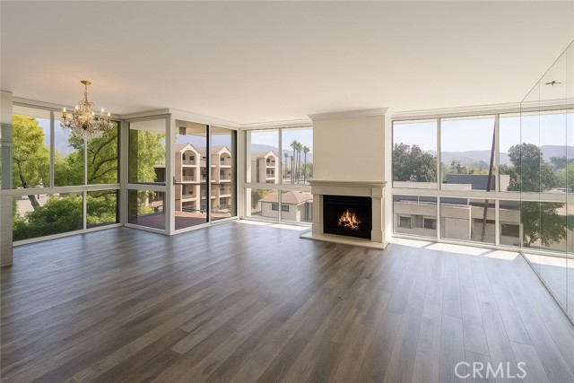 Detail Gallery Image 4 of 9 For 222 Monterey Rd #206,  Glendale,  CA 91206 - 3 Beds | 3 Baths